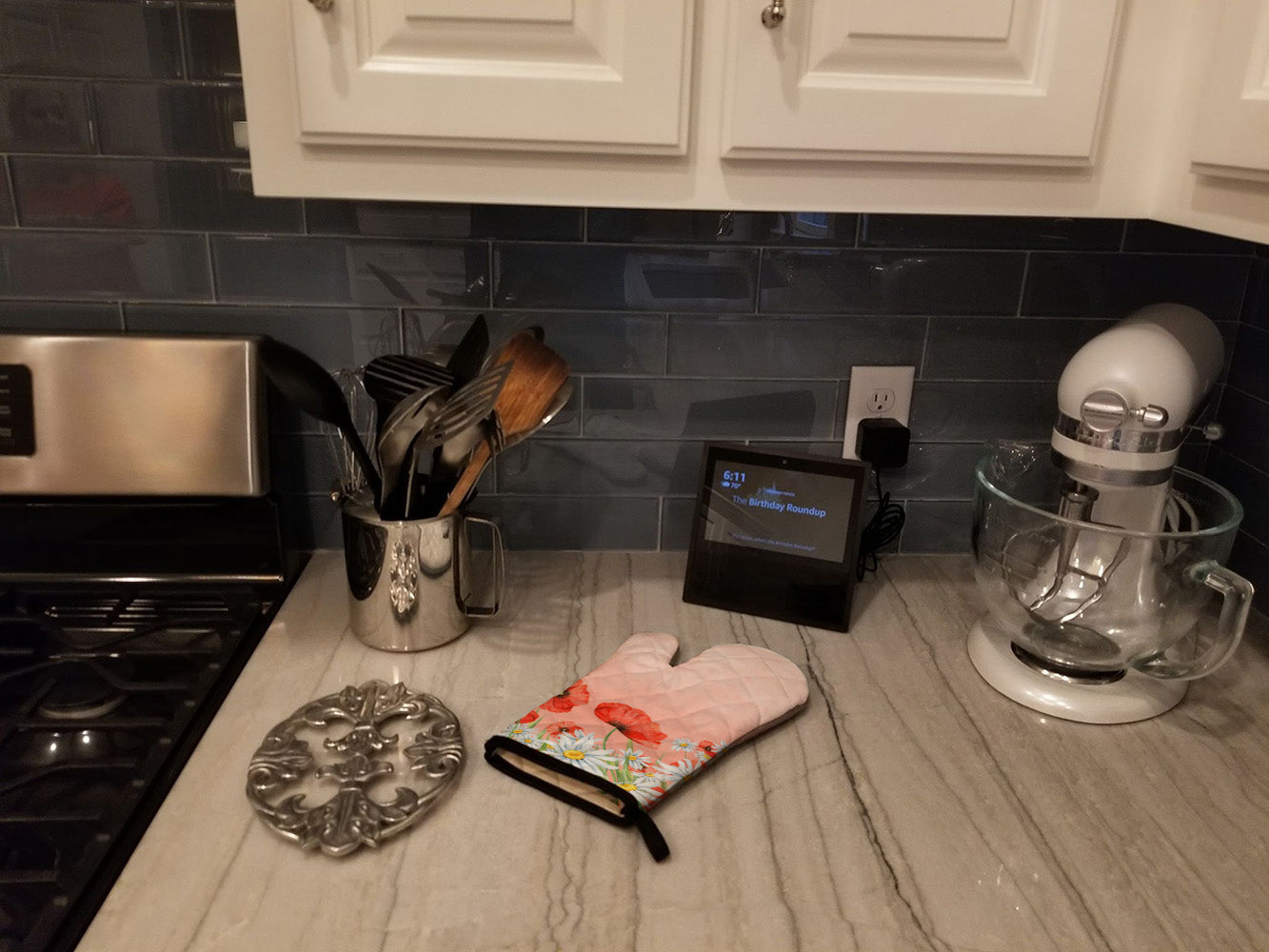 Poppies and Chamomiles Oven Mitt BB7448OVMT